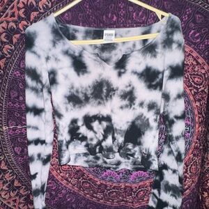 PINK Victoria's Secret Black and White Fitted Crop Blouse